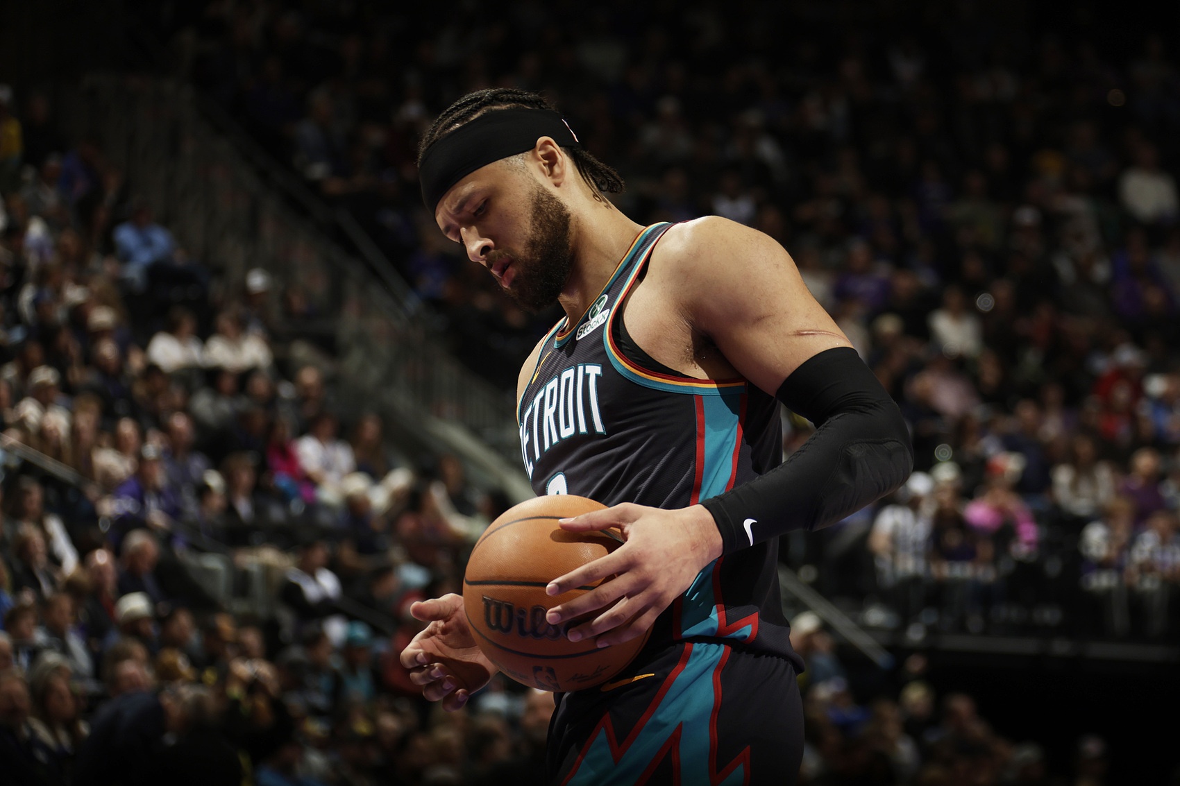 开云体育网址-16中3&三分7中0得10分!奥特:我们换防坎宁安对他进行持球压迫