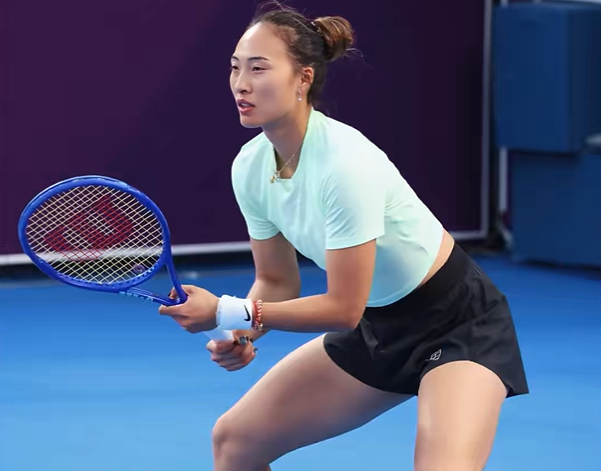 郑钦文确认复出！首秀时间曝光，短短17天签下2份代言，年入超2亿