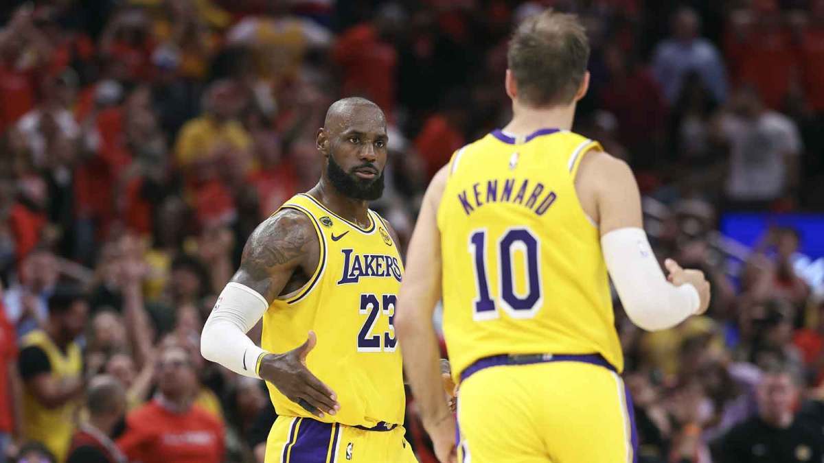 开云体育app下载-湖人队没东契奇和里夫斯，3比0领先火箭队，球迷：火箭队，解散吧